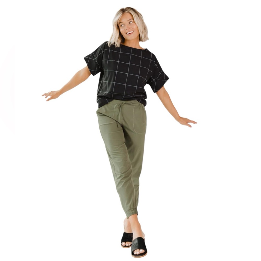 Albion Boss Tee Size M Black Windowpane Short Sleeve Blouse Casualcore Chiccore